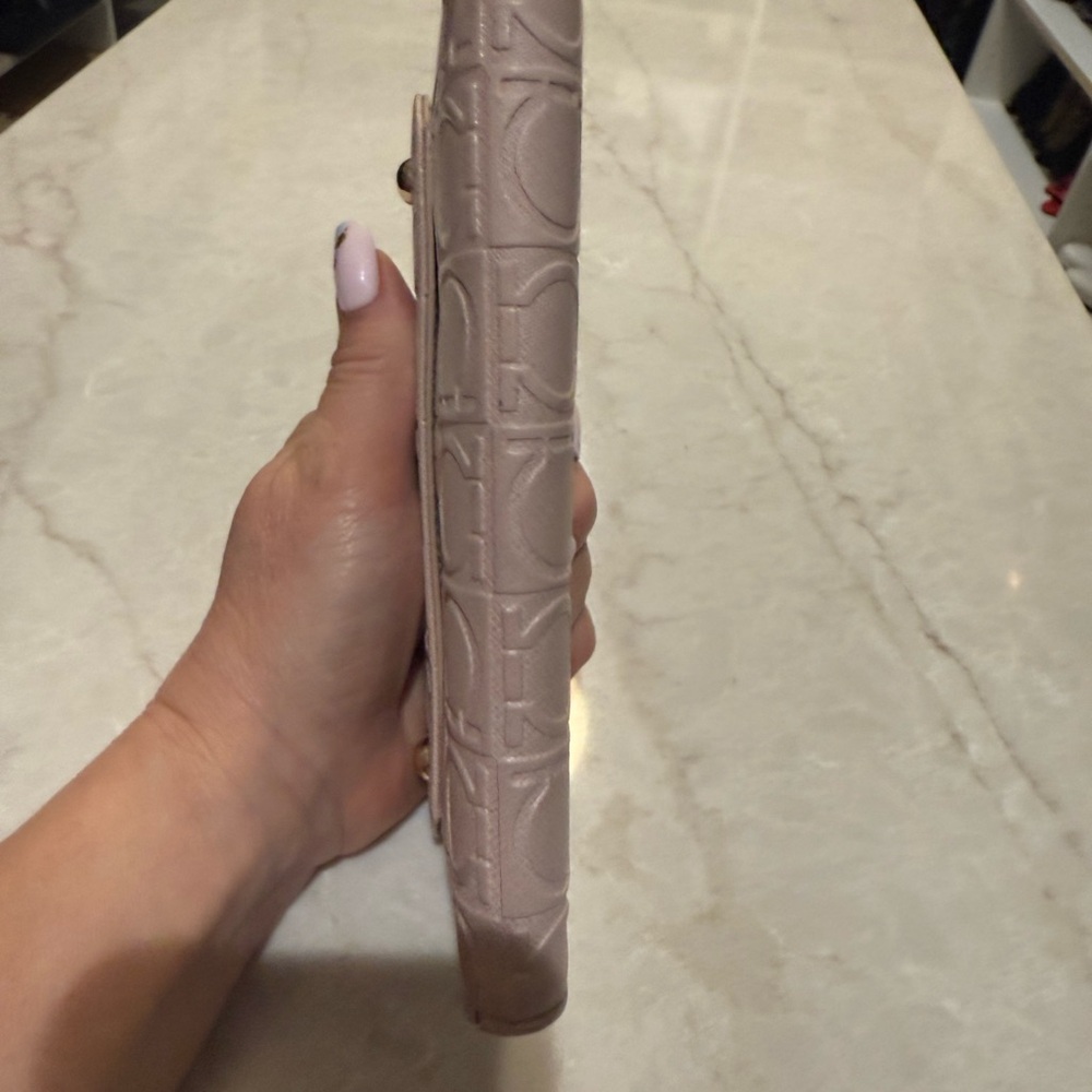 Salvatore Ferragamo Gancini leather beautiful dust rose wallet in chain  in EUC - Picture 12 of 16